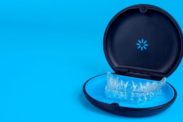 How Invisalign Aligners Facilitate Simultaneous Cosmetic Dental Procedures During Orthodontic Correction